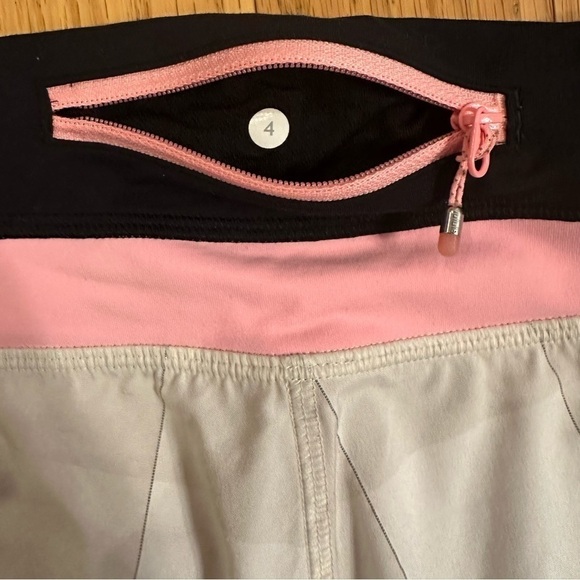 Lululemon Groovy Run Short Dune Gros Gingham Plaid Bleached Coral/Black Size 4 - Picture 8 of 10